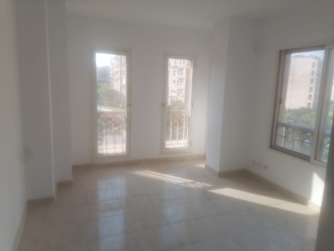 شقة في مدينتي 140 م2 للإيجار قانون جديد بحري 17,000 ج 